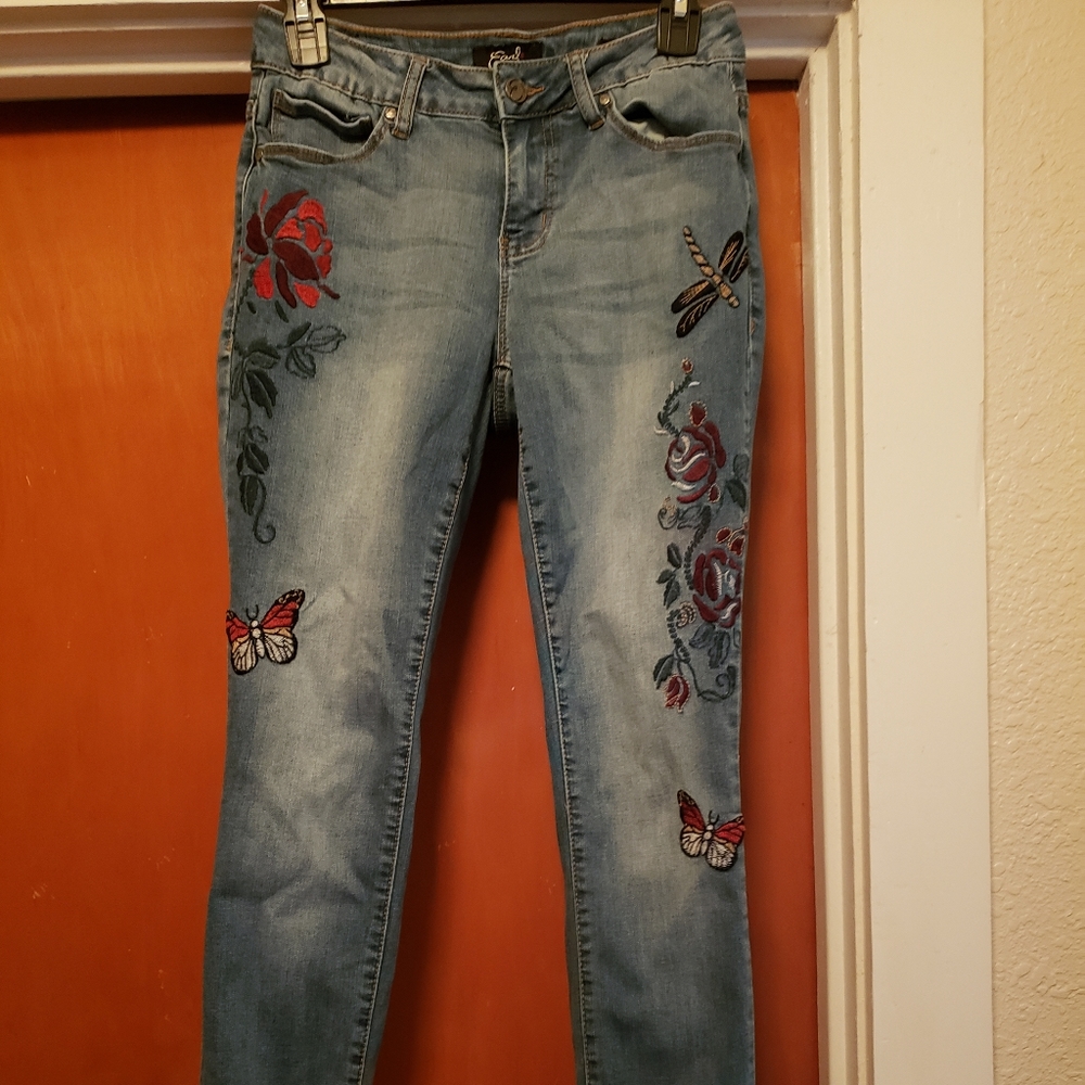 Earl Jean embroidered skinny ankle/crop jeans